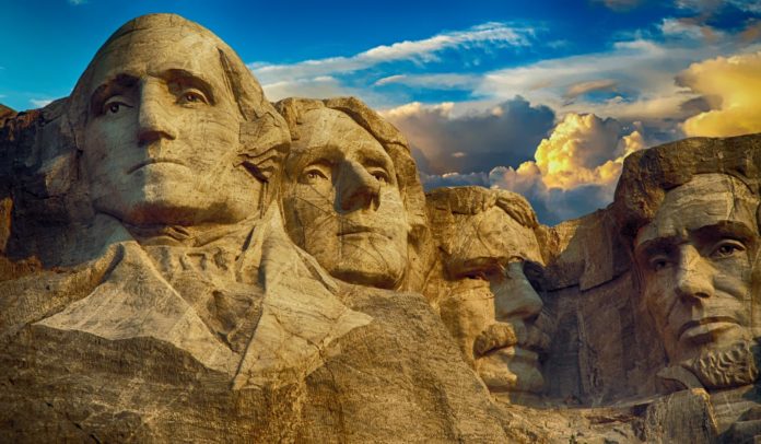 Il monumento che comprende i primi Presidenti della storia degli USA