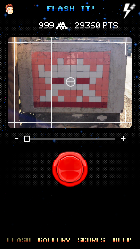 La schermata nera con pallino rosso e l'immagine di un pezzo del mosaico della caccia al tesoro di Space invaders