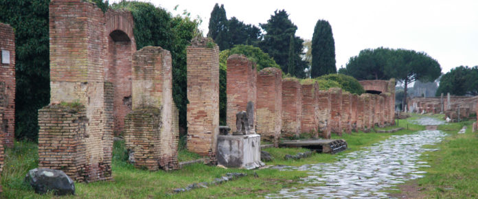 ferragostia 2019: primo piano delle rovine della città laziale