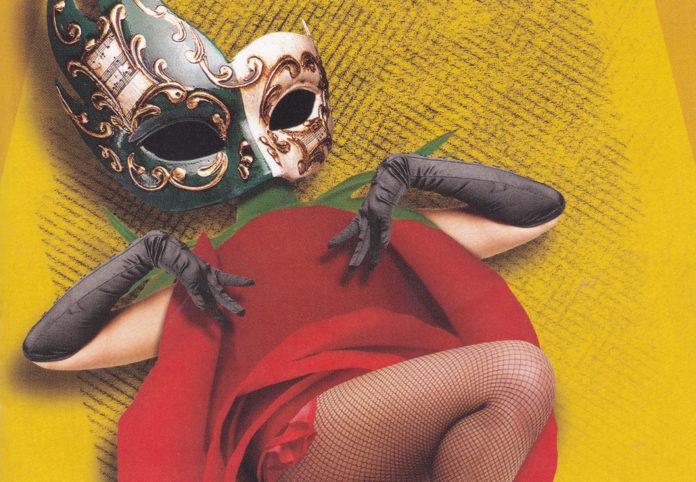 il logo del Teatro Cardinal Massaia composto da un corpo femminile vestito di rosso con calze nere a rete e per volto solo una maschera dorata con il naso e sopra l occhio destro delle ali