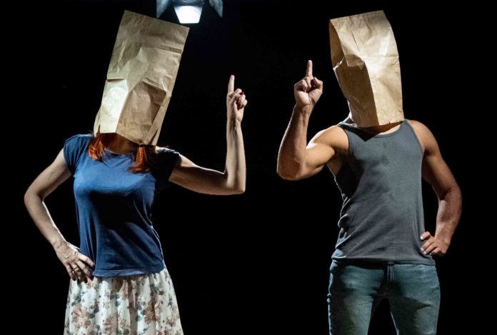 Teatro Studio Uno: in primo piano due attori con un sacchetto di carta in testa