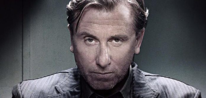 primo piano di Tim Roth protagonista della serie tv LIE TO ME