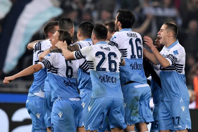 I giocatori della Lazio festeggiano il poker realizzato contro il Torino