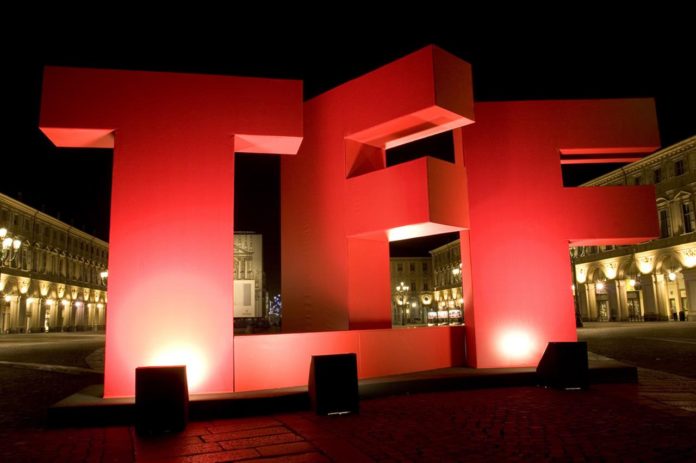 37 TFF Torino Film Festival lettere rosse in una piazza dazzo di Massimo Pica