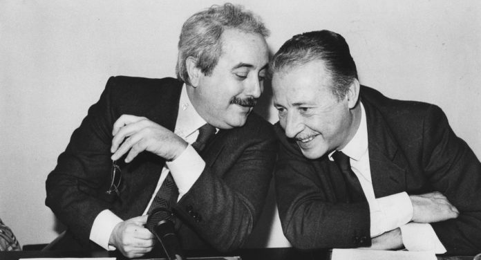 foto storica di falcone e borsellino in bianco e nero per buscetta santo o boss