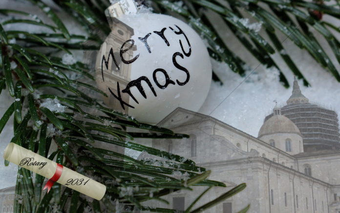 un fotomontaggio con il duomo di Torinosfumato, una pallina di natale con scritto merry xmas e una pergamena con scritto Rotary 2031