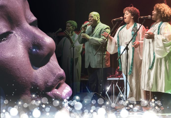 alcuni componenti dell' harlem spirit of gospel choir, vestiti con paramenti lunghi e in primo piano una donna di colore che canta