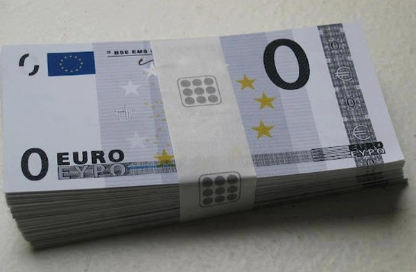 Una banconota da zero euro. Un simbolo della svalutazione del denaro