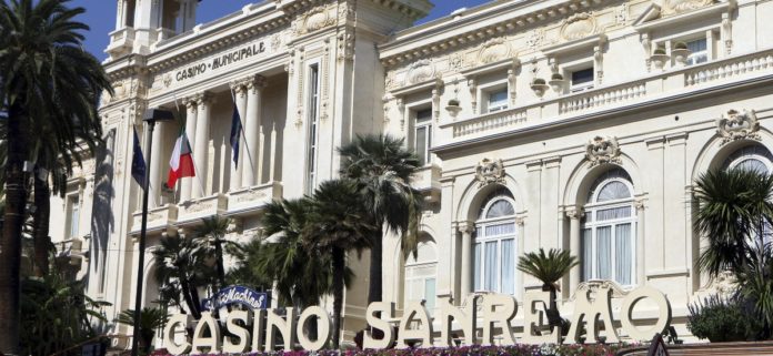 Le critiche ad Amadeus sui big di Sanremo, nella foto il casinò di Sanremo ingresso principale sulla cima delle scale