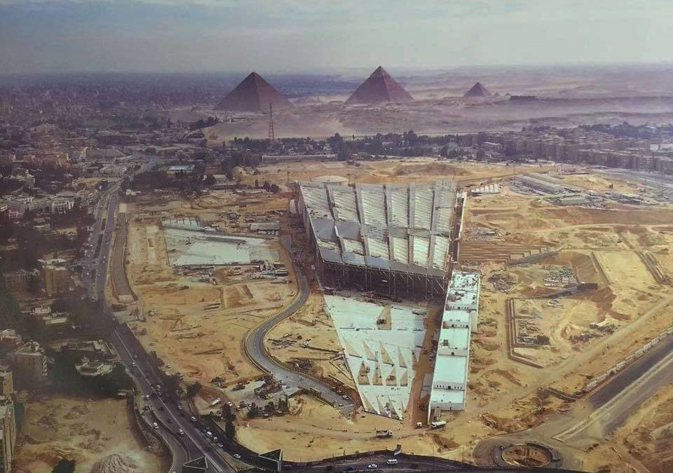 Il progetto del grand Egyptian Museum di giza in Egitto piramidi sullo sfondo