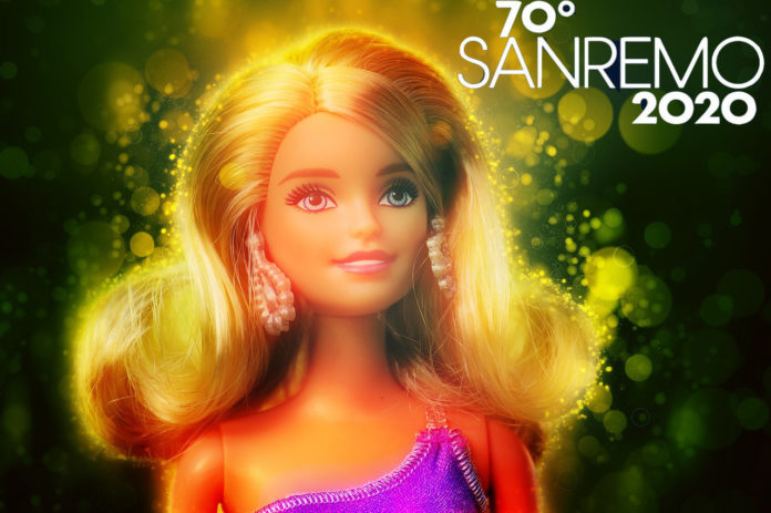 la first lady bambola Barbie bionda con vestito viola con spalline guarda sorridente la scritta 70° festival di Sanremo della Rai