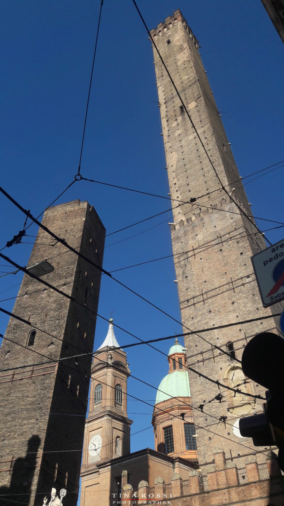 Bologna, tra le cinque cose da vedere ci sono le Torri degli asinelli