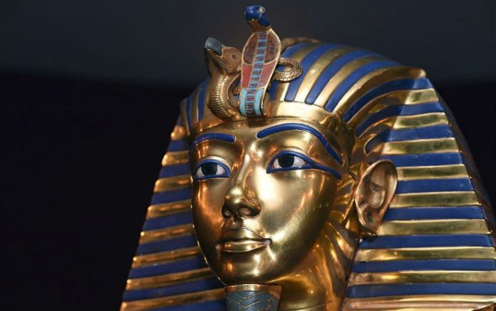Grand Egyptian Museum la maschera di Tutankhamon trasloca a Giza