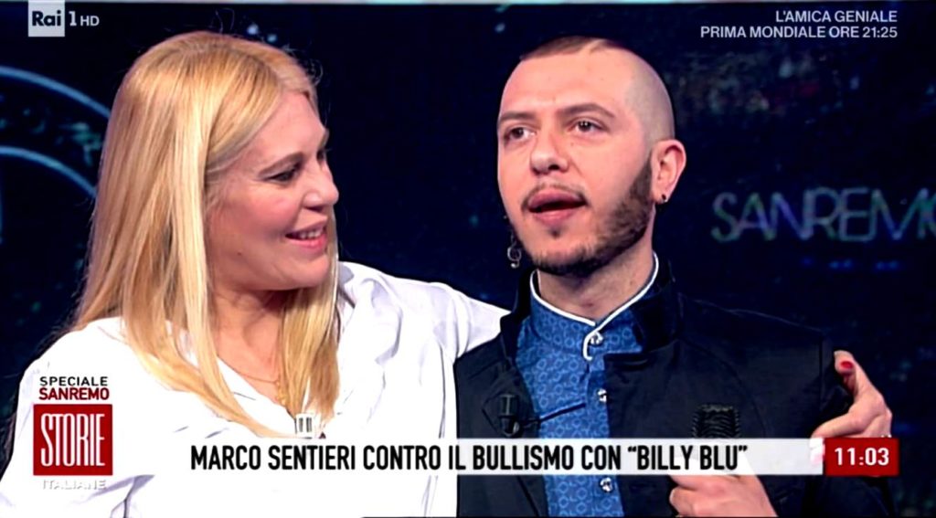 Billy Blu Marco Sentieri nella foto con Eleonora Daniele si abbracciano in trasmissione Rai