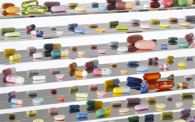 L'arte è medicina e la bellezza salverà il mondo. Opera di Damien Hirst