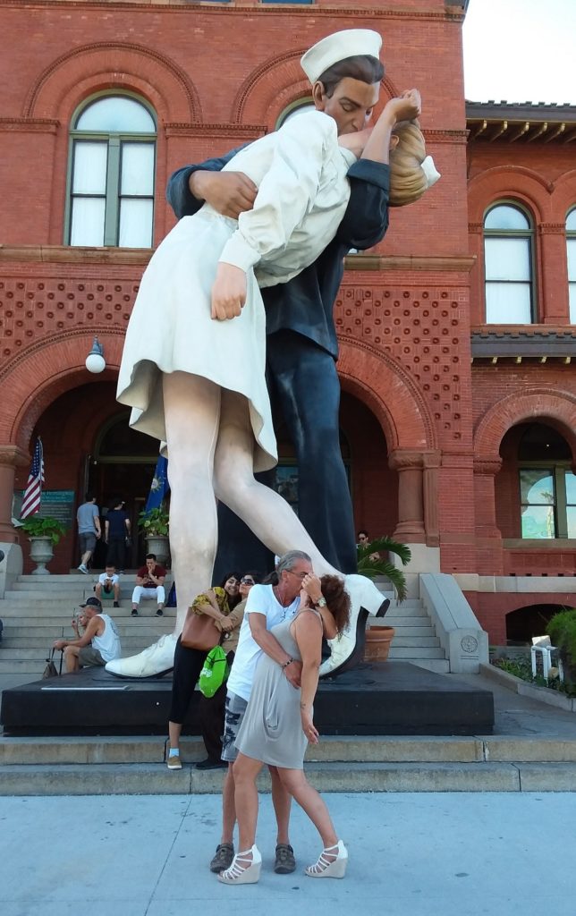 La statua del marinaio è l'infermiera a Key West 