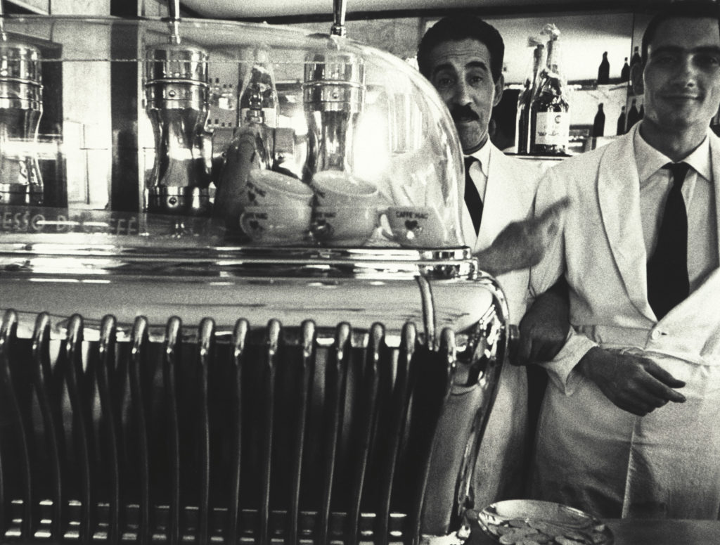 Memoria e Passione macchina del café con camerieri