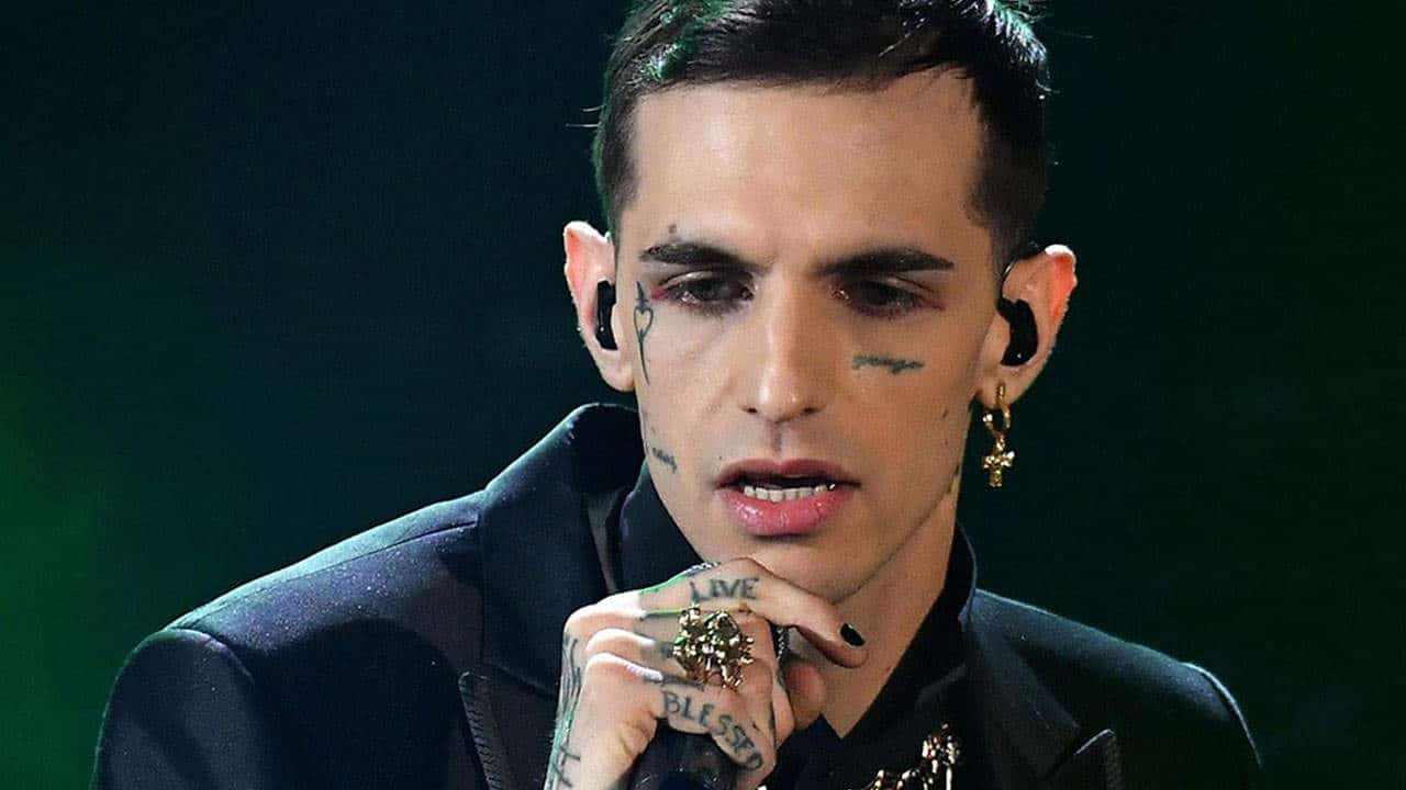 Achille Lauro Con Me Ne Frego Plagia Se Stesso Zetatielle