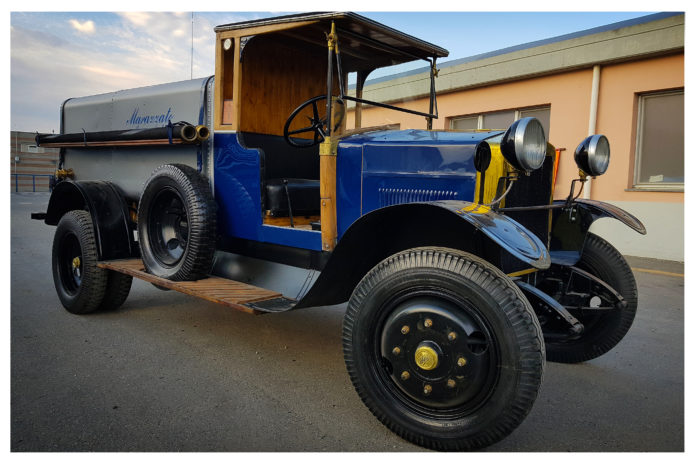 automotoretrò Lingotto una antica FIAT 603 INNAFFIATRICE