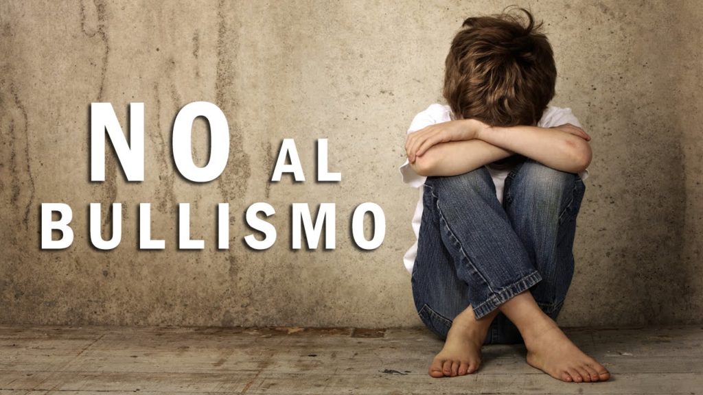 Scritta no al. Bullismo con bambino piangente