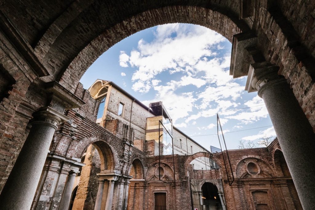 Castello di Rivoli Museo d’Arte Contemporanea una veduta  degli esterni in Cosmo digitale 