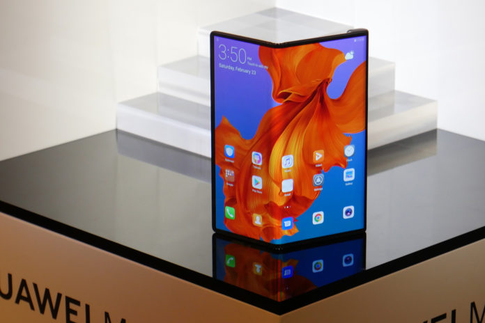 Huawei Mate X6, il nuovo smartphone pieghevole