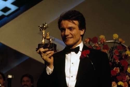 Festival #sanremo1988 il vincitore massimo ranieri con il premio del 1 posto