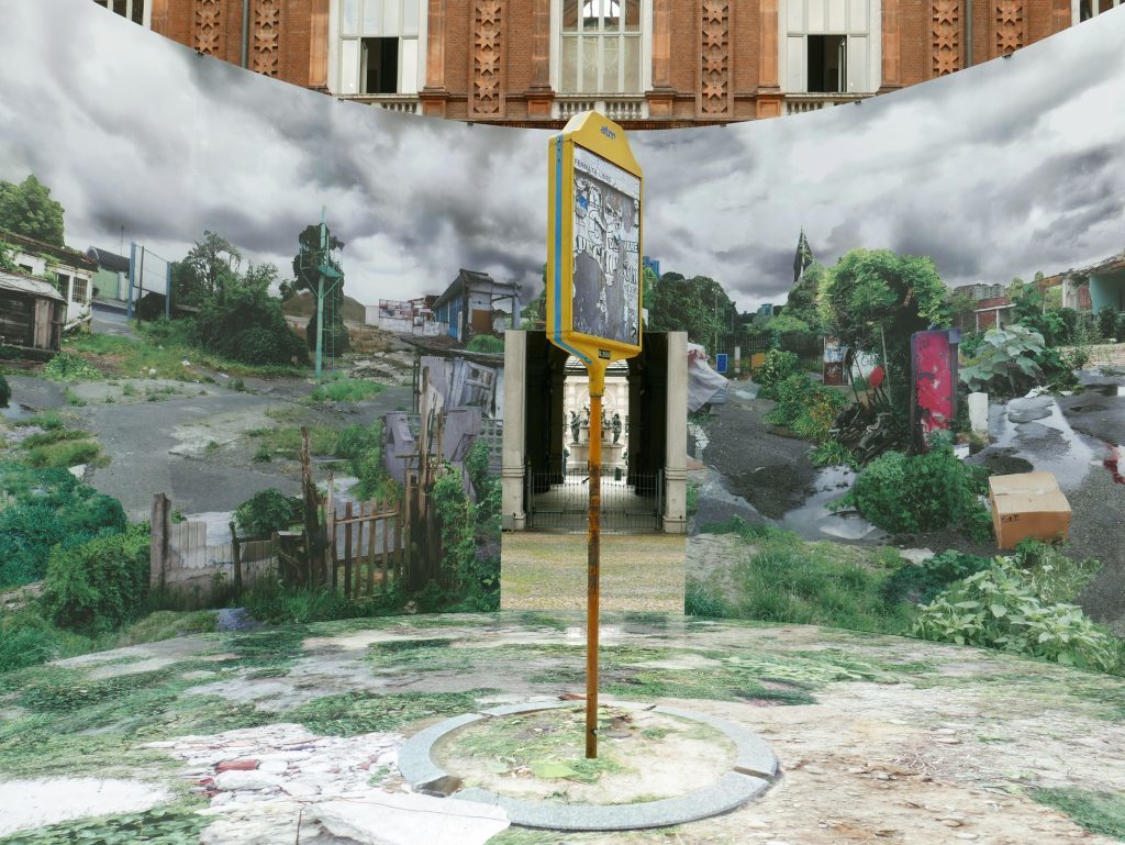 Gli incerti equilibri dei luoghi abbandonati di Botto & Bruno edifici su wallpaper