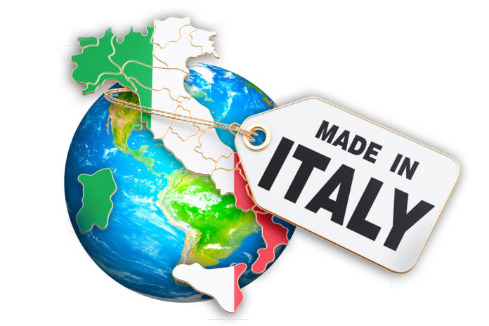 Coronavirus modello italiano il globo sullo sfondo e l'italia in primo piano con il cartellino 