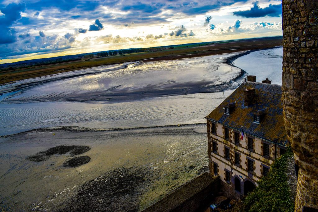 Il fenomeno delle maree ai piedi di Mont Saint Michel