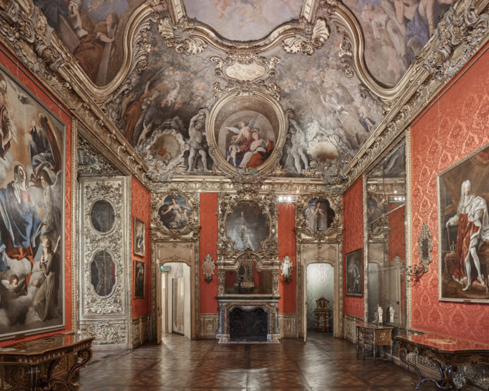L'interno di Palazzo Madama a Torijno la sala rossa