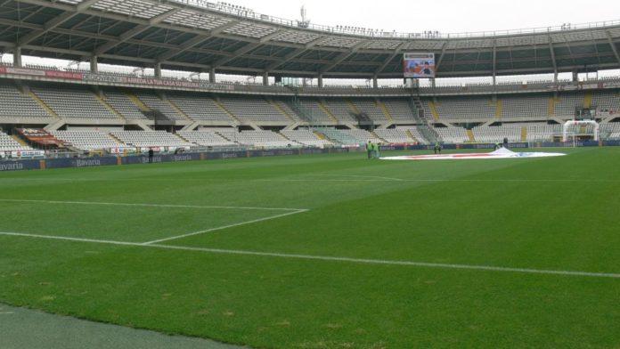 riprende il campionato: nella foto lo stadio Grande torino desolatamente vuoto, senza pubblico