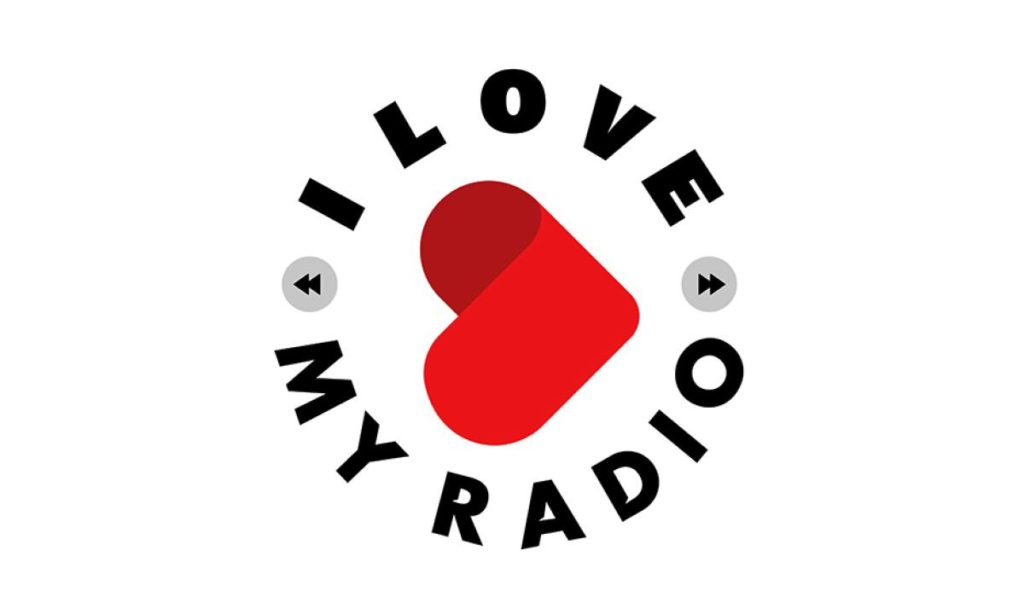 Biagio Antonacci cover battiato. il logo di I love my radio: un cuore rosso con attorno la scritta in inglese