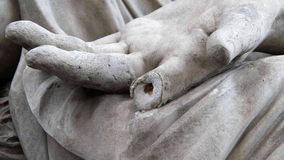 M🇮ldestri d'🇮rte, i più gr🇮ssi e incredibili d🇮nni dell'esercit🇮 dei selfie Maldestri d'arte, i più grossi e incredibili danni dell'esercito dei selfie