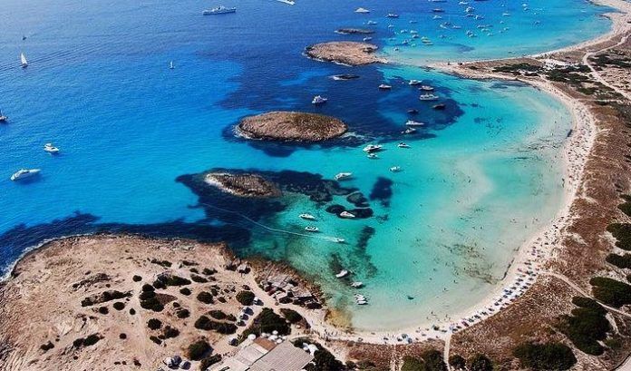 Una giornata a Formentera nella foto una vista dall'alto