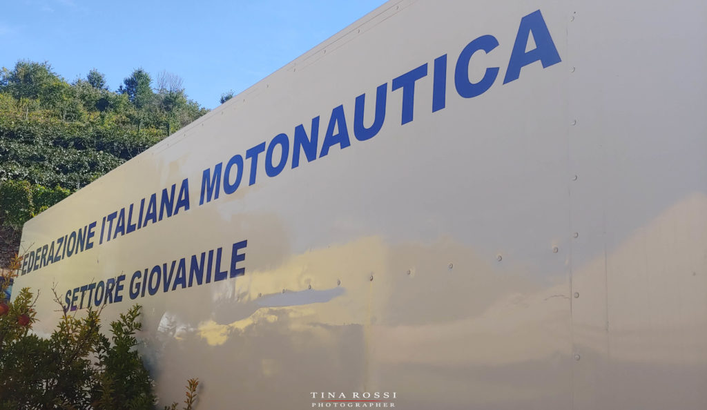 Mondiale motonautica - la scritta "Federazione italiana motonautica settore giovanile"