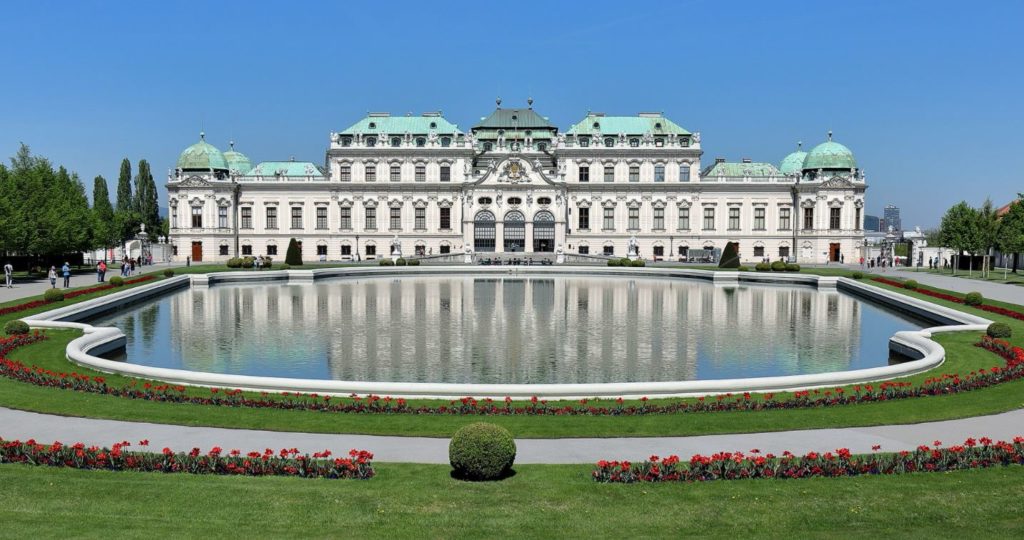 Da Torino a Vienna - Il Castello Belvedere la palazzina imponente con davanti un grande laghetto artificiale immerso in uno splendido giardino