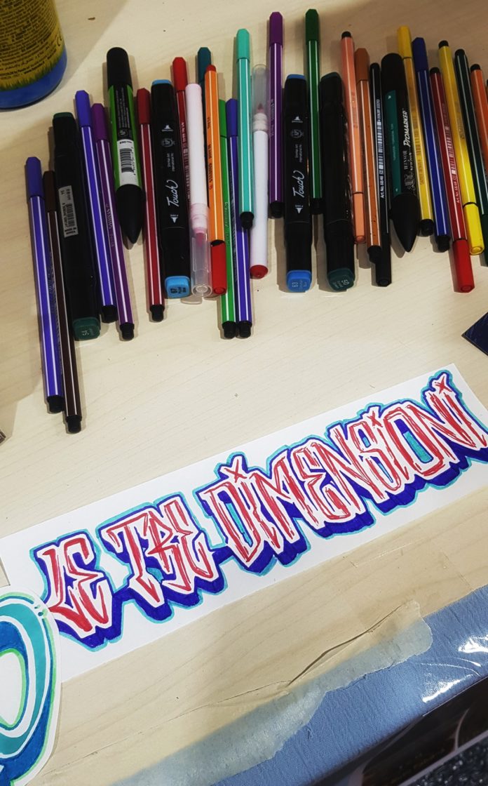 Expocasa 2020 e arte - dei pennarelli e matite colorate e la scritta colorata 