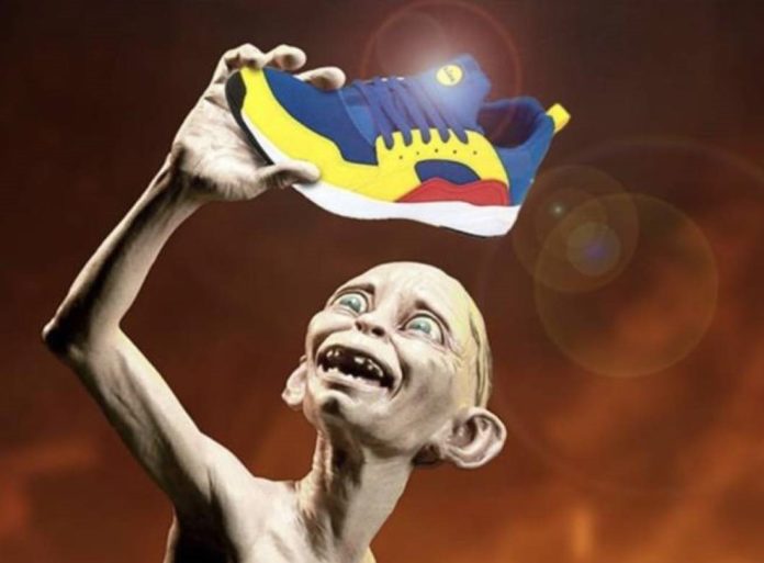 lidl scarpe - con gollum del signore degli anelli che innalza la scarpa a marchio lidl