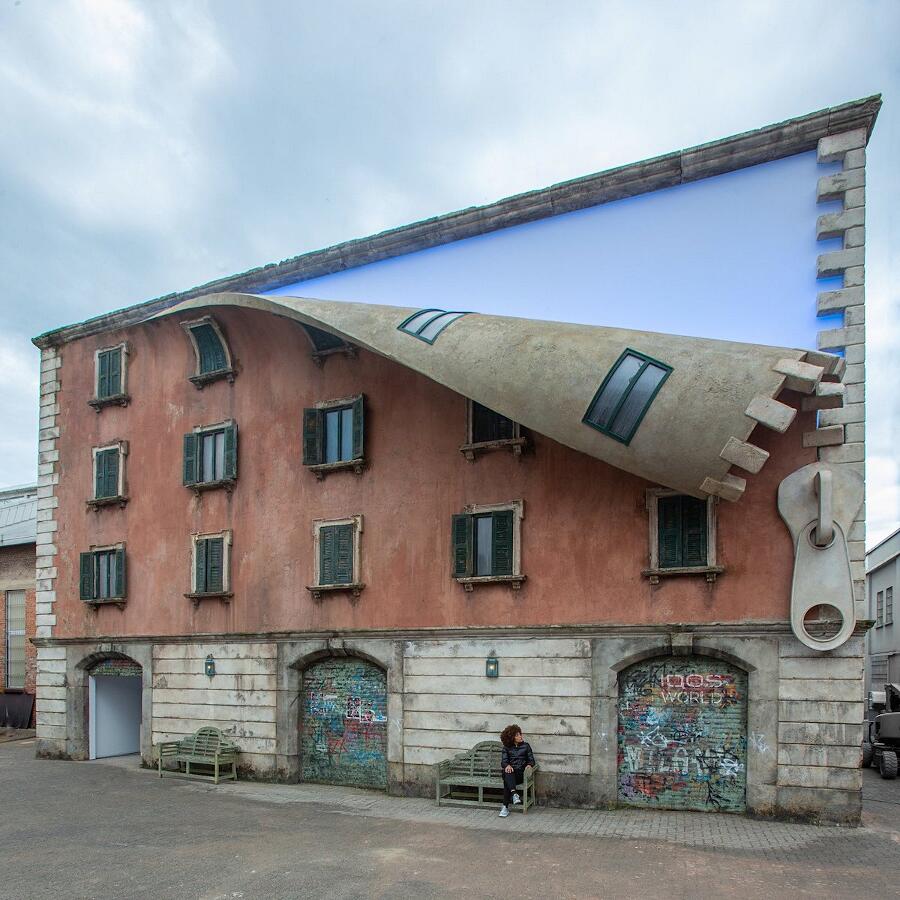 Muri liberi una casa disegna sul muri di una casa e su un latgo una zip che sembra tirare giu la facciata