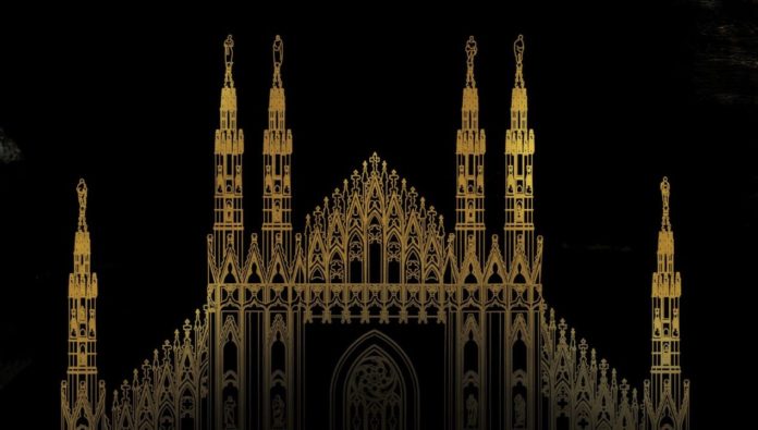 duomo di milano di notte illuminato