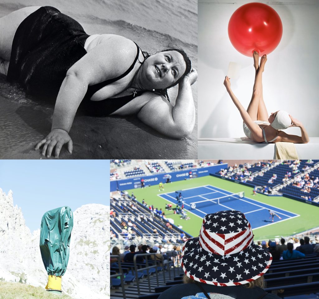 camera doppia un collage di quattro fotografie con una donna molto formosa in costume da bagno, sdraiata, una molto magra sdraiata con le gambe all'insu tiene un pallone rosso e una donna di schiena con un cappello fatto con un abandiera americana he guarda una partita di tennis, nella quarta foto una statua coperta da un telo verde