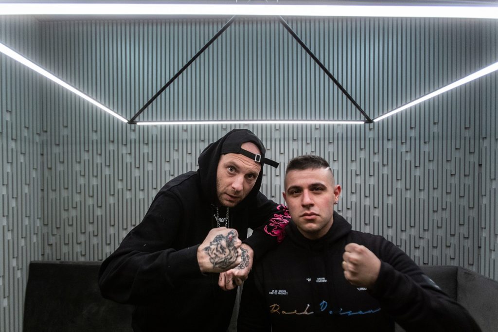 sensei e clementino i capi del rap - i due rapper vestiti di scuro