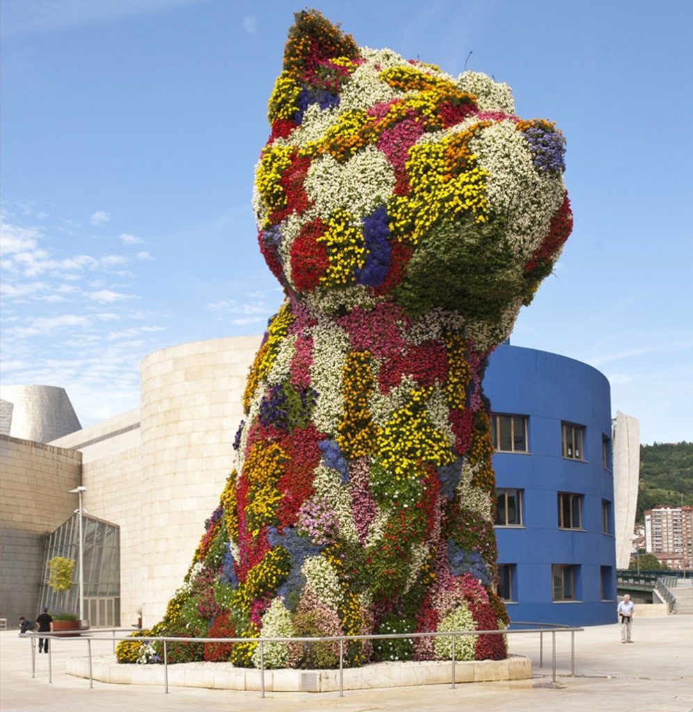 Puppy con la mascherina al Guggenheim