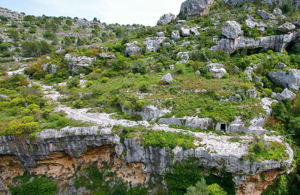 Lo straordinario paesaggio della Necropoli rocciosa di Pantalica