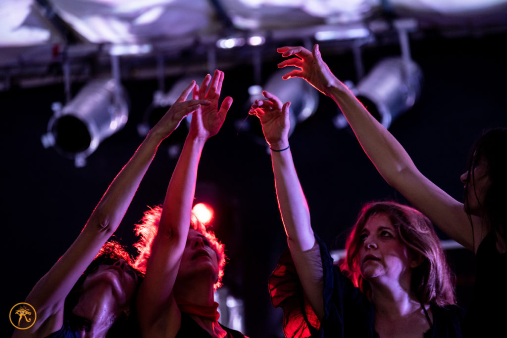 Carmagnola e Rosso Indelebile: l'arte contro la violenza. Performance di Rosso Indelebile contro il femminicidio