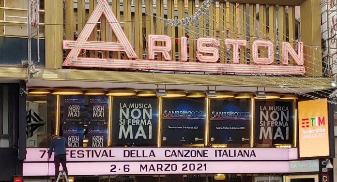 sanremo 2021 terza serata - l'ingresso del teatro ariston