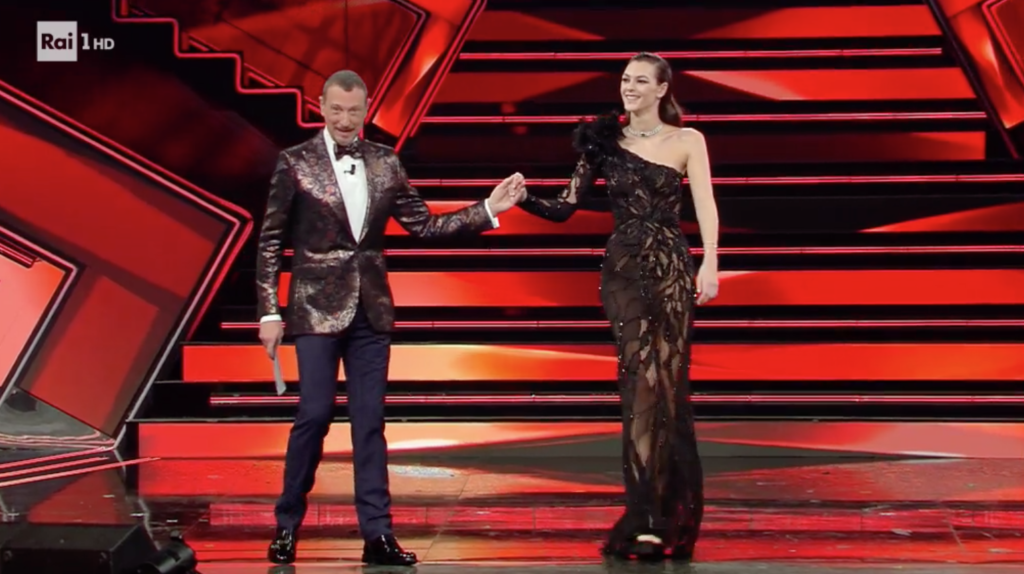 #sanremo 71/3: amadeus e vittoria ceretti sul palco del teatro ariston