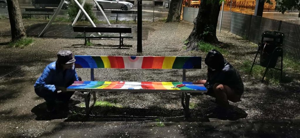 Insieme contro la violenza, il grido arcobaleno di Torino. Panchine Arcobaleno 