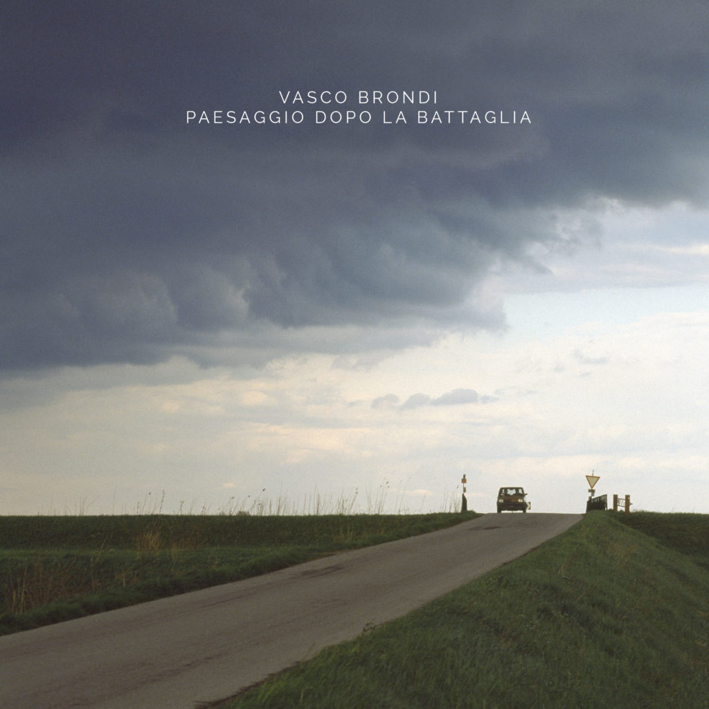 vasco biondi paesaggio dopo la battaglia la copertina dell'album con una panda che esce dalla tempesta in un paesaggio collinare ferrarese